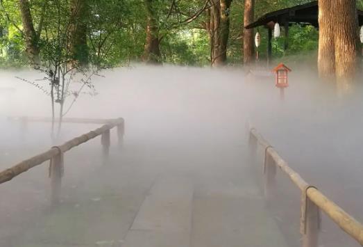 景區(qū)的里的人造霧是如何噴發(fā)出來的